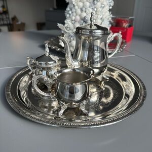Vintage International Silver Co. 4-Piece Silverplate Coffee Tea Set Mid-Century